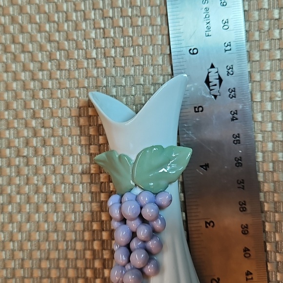 Vintage Small Vase Grapes Leaves Porcelain - Picture 5 of 5